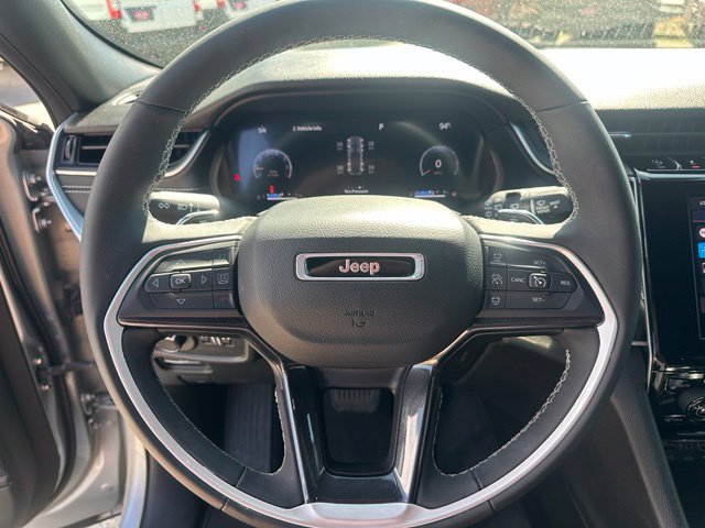 Used 2023 Jeep Grand Cherokee Altitude AWD/4WD image 25