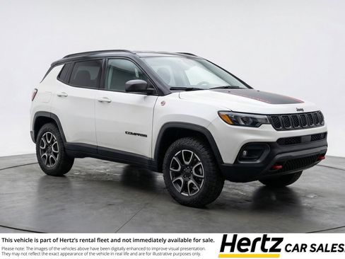 Used 2025 Jeep Compass Trailhawk AWD/4WD image 1