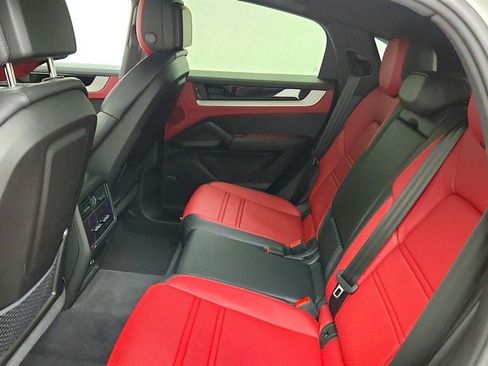 Used 2025 Porsche Cayenne E-Hybrid Coupe AWD/4WD image 21