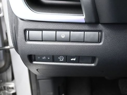 Used 2025 Nissan Rogue SV AWD/4WD image 32