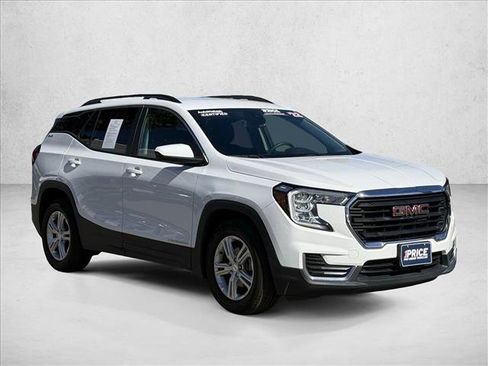 Used 2022 GMC Terrain SLE w/ Driver Convenience Package image 3