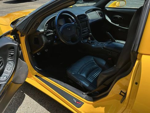 Used 2002 Chevrolet Corvette Coupe w/ Preferred Equipment Group2 RWD image 6