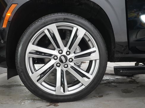 Used 2026 Cadillac Escalade ESV Platinum Sport AWD/4WD image 32