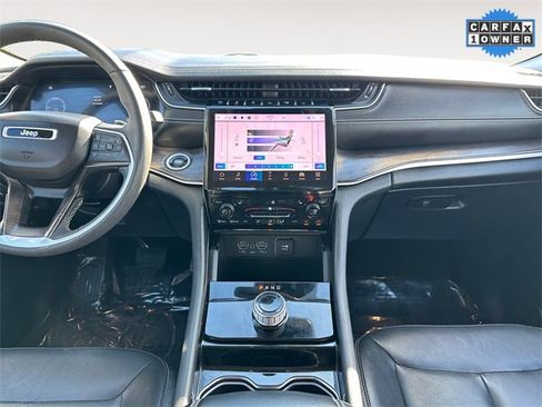 Used 2023 Jeep Grand Cherokee Limited image 11