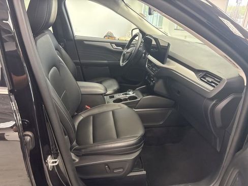 Used 2025 Ford Escape Platinum AWD/4WD image 25
