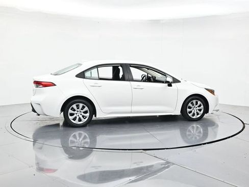 Used 2024 Toyota Corolla LE FWD image 2
