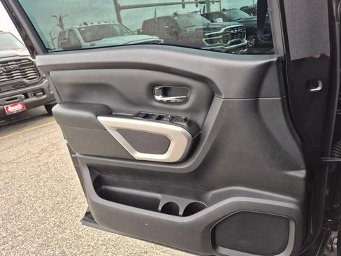Used 2022 Nissan Titan SV w/ Accessory Utility Package image 15
