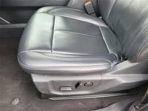 Used 2024 Ford Expedition Max XLT image 10