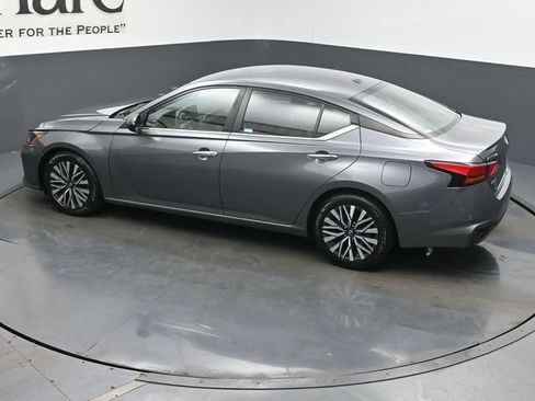 Used 2024 Nissan Altima 2.5 SV FWD image 56