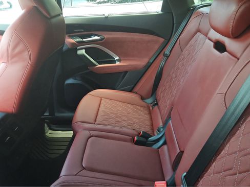 Used 2025 Audi SQ5 Prestige AWD/4WD image 9