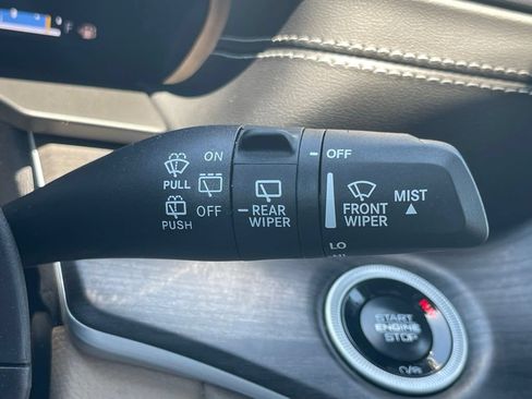 Certified 2025 Jeep Grand Cherokee Limited AWD/4WD image 54