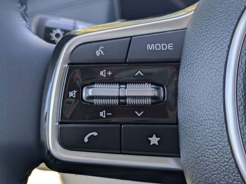 Used 2025 Kia Carnival SX w/ SX Dark Edition Package image 26