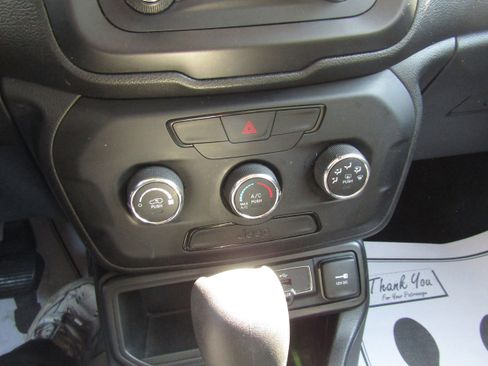 Used 2019 Jeep Renegade Sport image 22