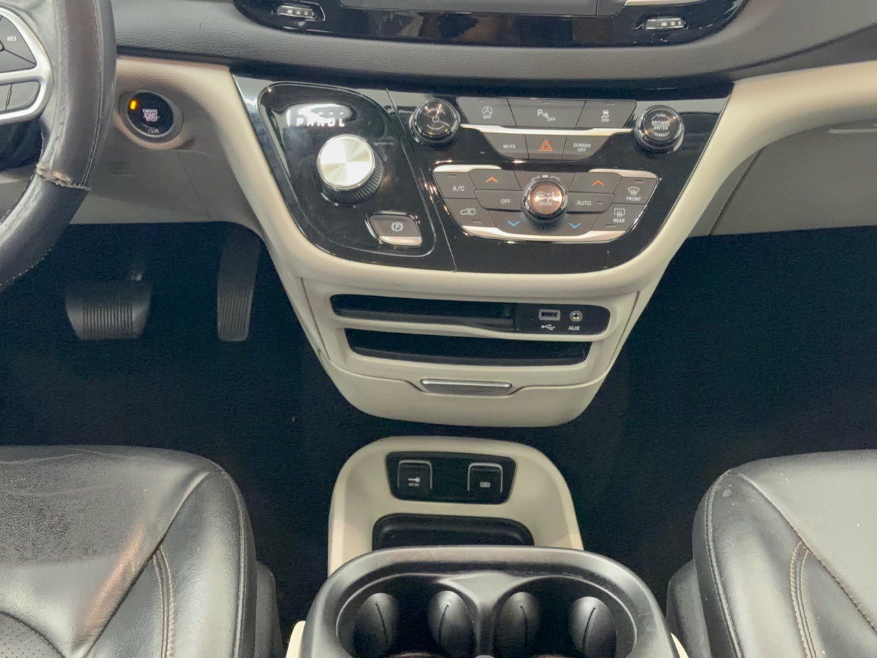 Used 2019 Chrysler Pacifica Touring-L FWD image 22