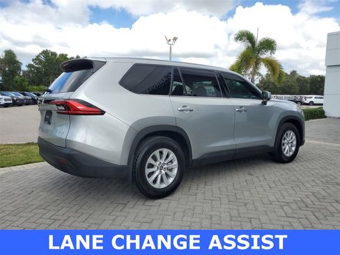 Used 2024 Toyota Grand Highlander XLE image 4