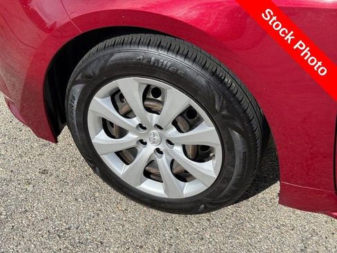 Used 2022 Toyota Corolla LE FWD image 10