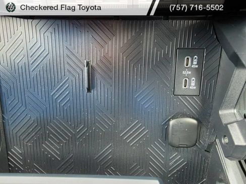 Used 2025 Toyota Tacoma TRD Sport AWD/4WD image 33