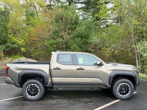 New 2026 Toyota Tacoma TRD Off-Road w/ TRD Off Road Upgrade Package AWD/4WD image 6