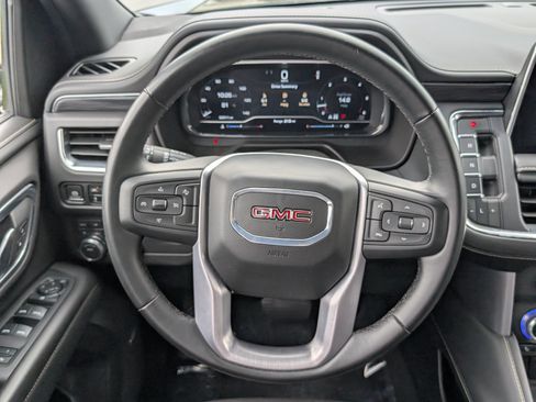 Used 2024 GMC Yukon SLT AWD/4WD image 16