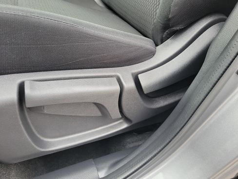 Used 2022 Nissan Rogue Sport S image 17