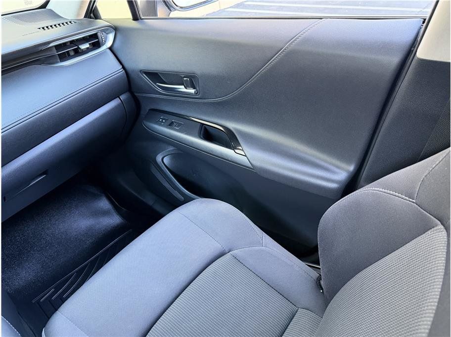 Used 2022 Toyota Venza LE AWD/4WD image 13