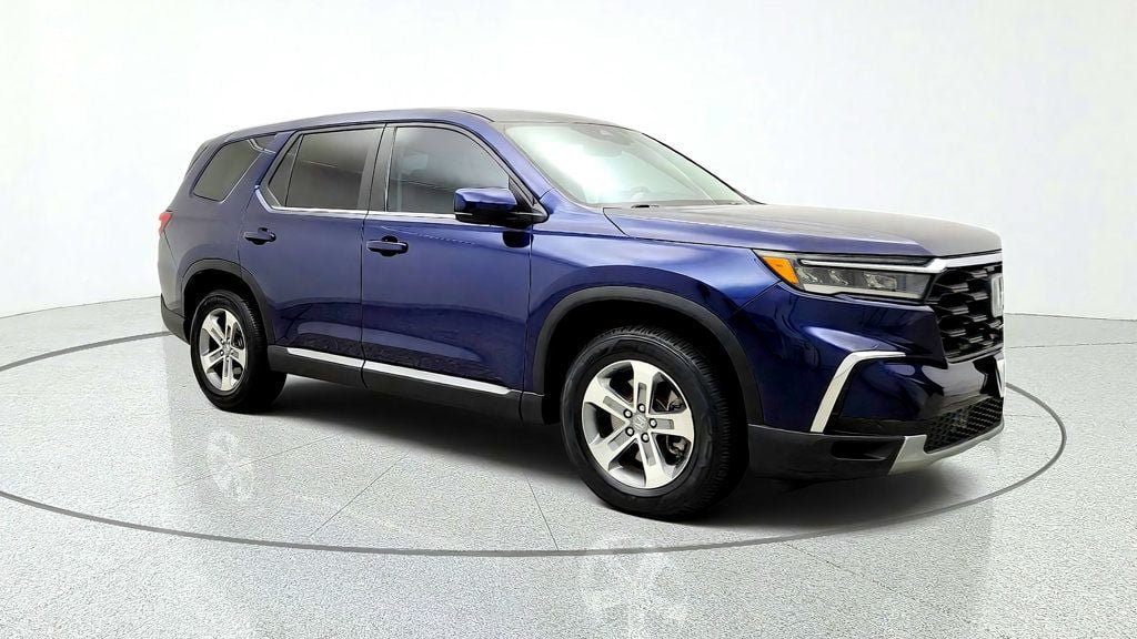 Used 2024 Honda Pilot EX-L image 3