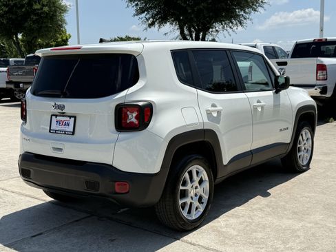 Used 2023 Jeep Renegade Latitude AWD/4WD image 5
