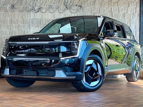 Used 2024 Kia EV9 Wind image 2