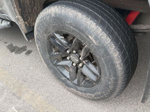 Used 2020 Chevrolet Silverado 1500 LT Trail Boss image 11