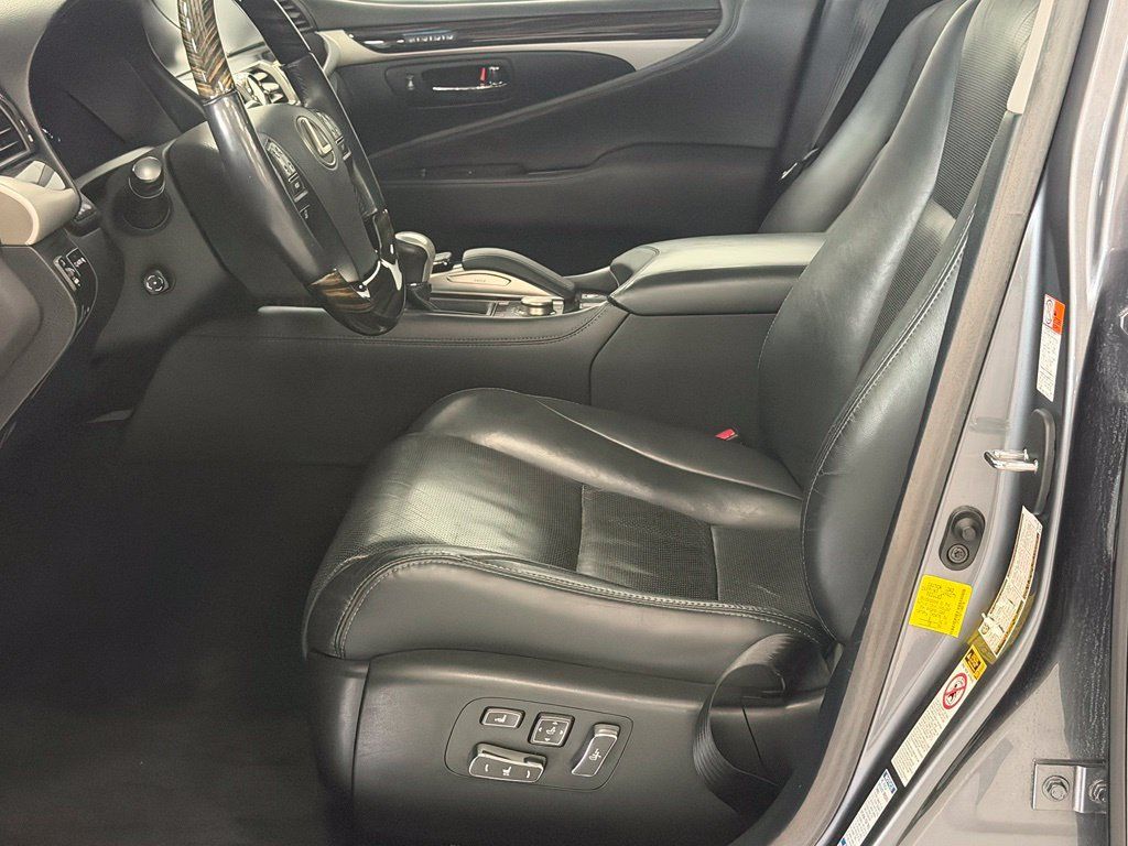 Used 2016 Lexus LS 460 AWD w/ Comfort Package image 12