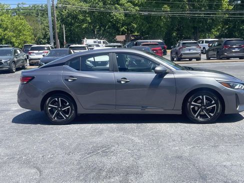 Used 2024 Nissan Sentra SV FWD image 2