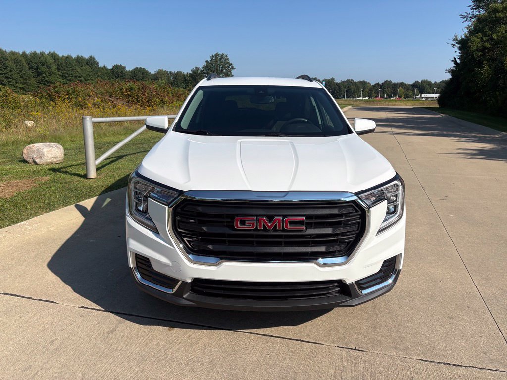 Used 2023 GMC Terrain SLE w/ Driver Convenience Package FWD image 12
