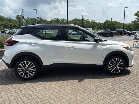 Used 2023 Nissan Kicks SV FWD image 6