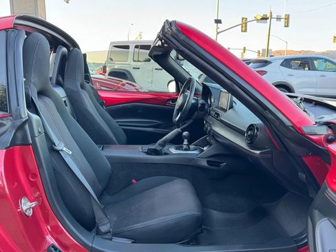 Used 2017 MAZDA MX-5 Miata RF Club RWD image 34