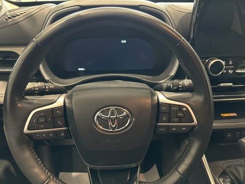 Used 2023 Toyota Highlander Limited image 10