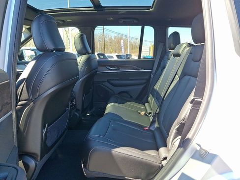 New 2025 Jeep Grand Cherokee Limited w/ Trailer Tow Package AWD/4WD image 7