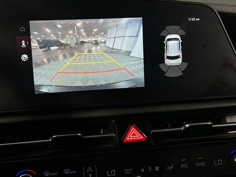 Used 2023 Kia Niro SX image 22