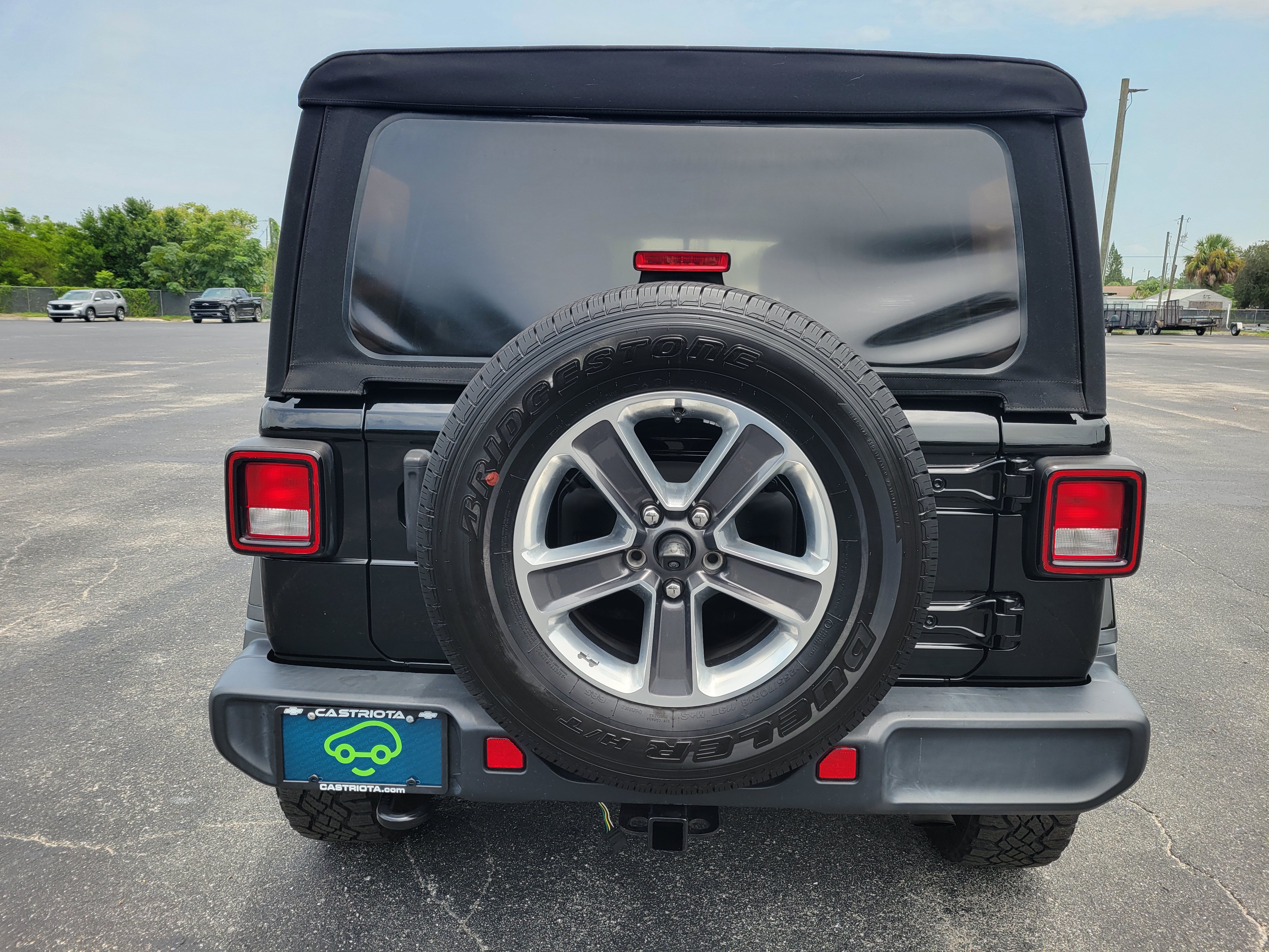 Used 2020 Jeep Wrangler Unlimited Sahara AWD/4WD image 6