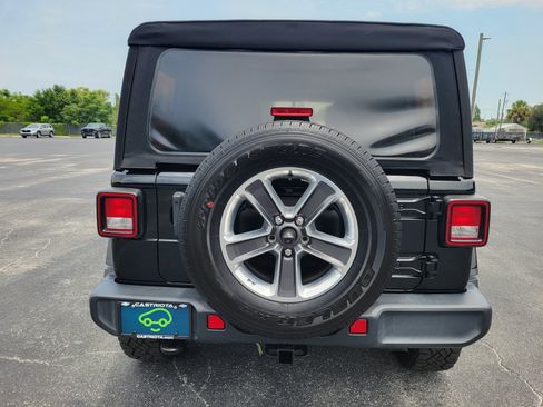 Used 2020 Jeep Wrangler Unlimited Sahara AWD/4WD image 6