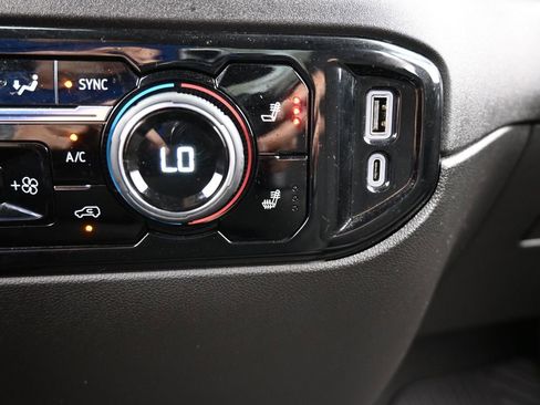 Used 2024 Chevrolet Silverado 2500 LT w/ Convenience Package image 26