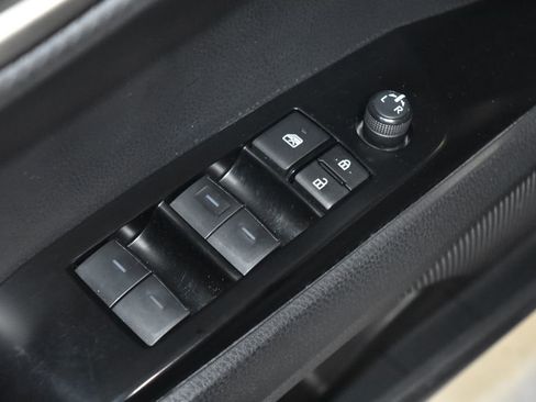 Used 2025 Toyota Camry SE image 5