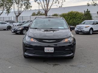 Used 2017 Chrysler Pacifica Touring video 2