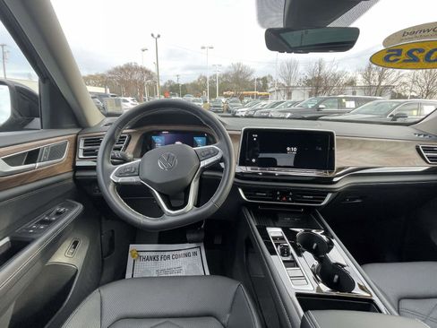 Certified 2025 Volkswagen Atlas SE w/ Panoramic Sunroof Package image 18