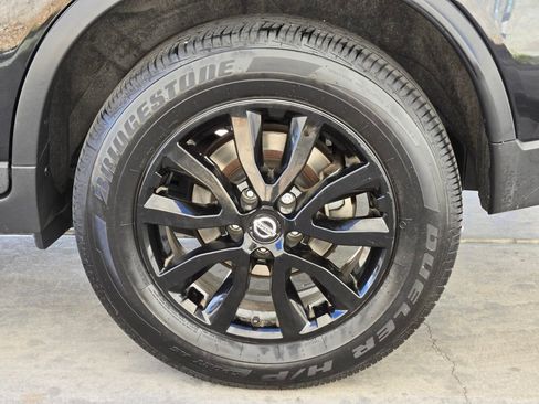 Used 2020 Nissan Rogue SV image 10