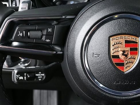 Certified 2025 Porsche Macan AWD image 10