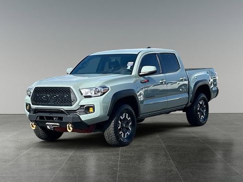 Used 2022 Toyota Tacoma TRD Off-Road AWD/4WD image 3