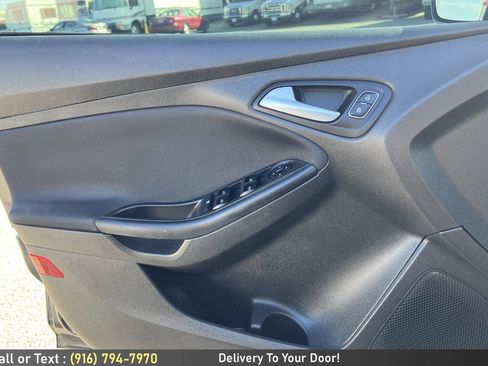 Used 2016 Ford Focus SE w/ SE Sport Package FWD image 18