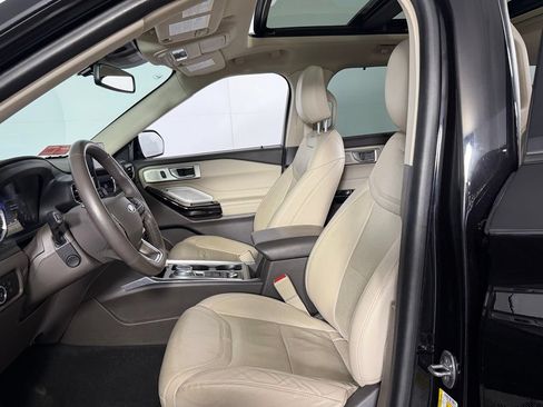 Used 2023 Ford Explorer Platinum w/ Technology Package AWD/4WD image 20