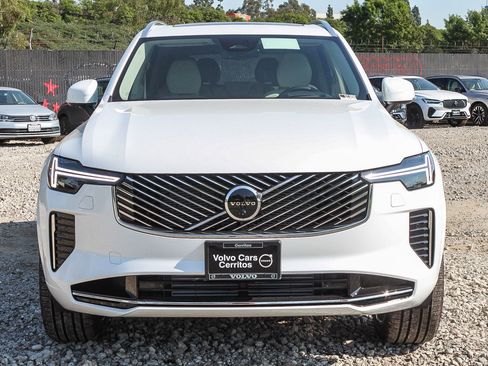New 2026 Volvo XC90 T8 Ultra w/ Protection Package AWD/4WD image 2