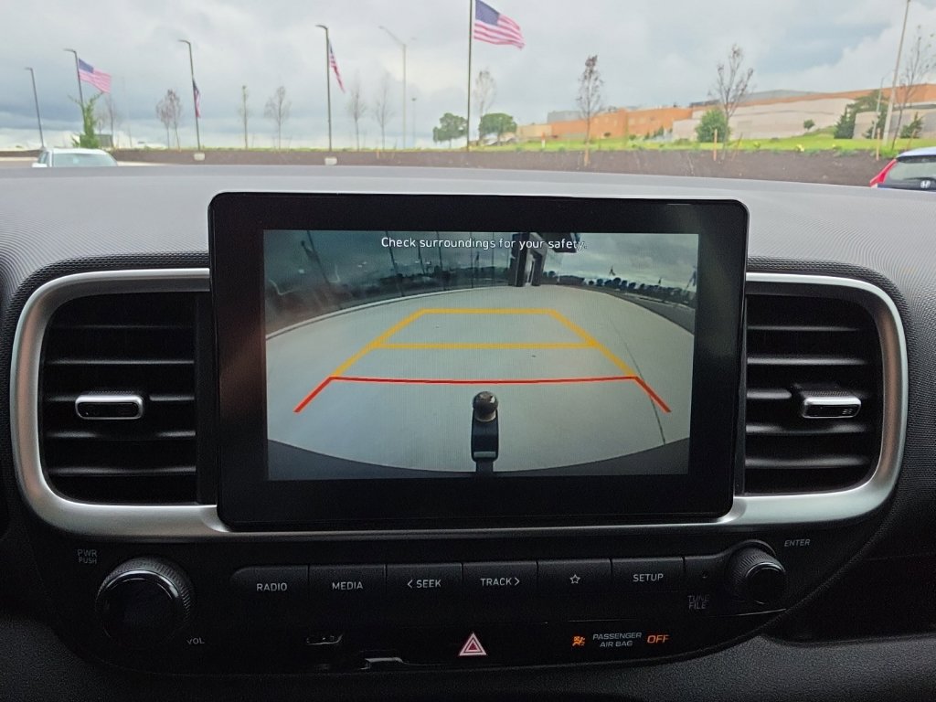 Used 2020 Hyundai Venue SE FWD image 12